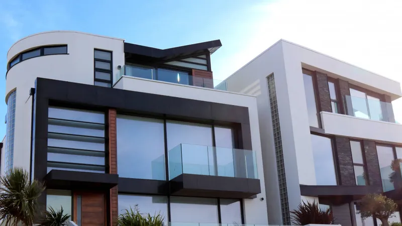 Modern house means security and minimalism | Pirnar