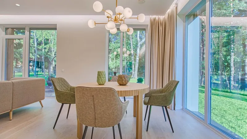 Glass elements complement your entry door | PIRNAR