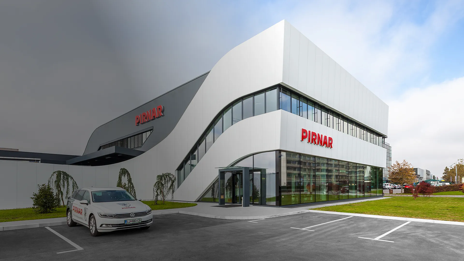 Poslovna stavba Pirnar