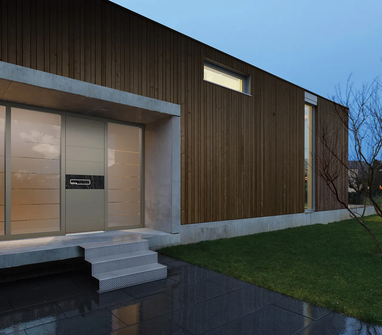 Aluminum door with Black Obsession sintered stone