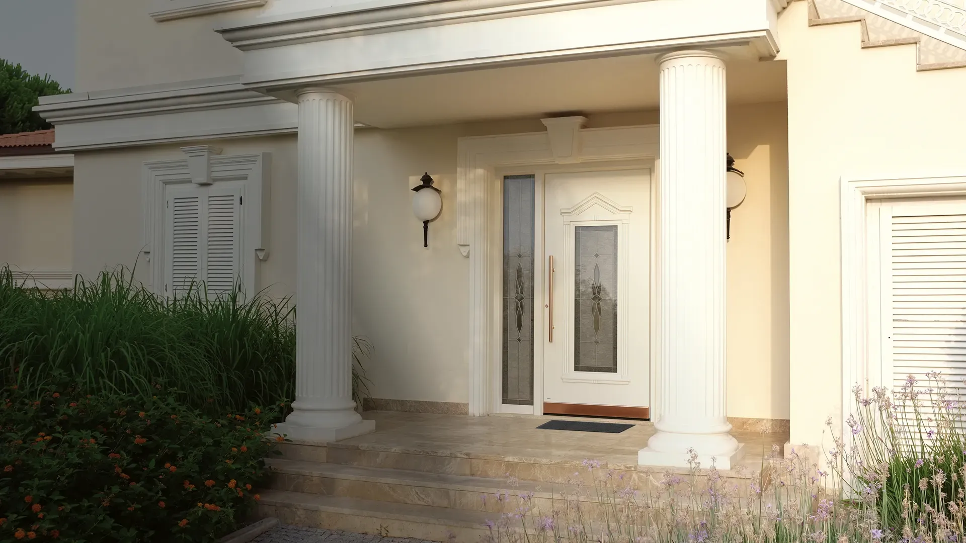 Haustür im Landhausstil in Weiß