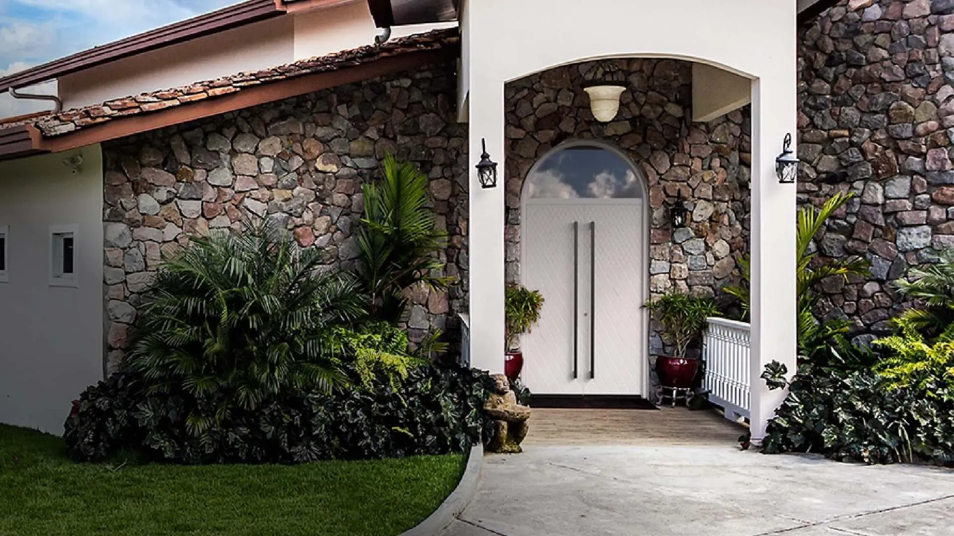 Haustüren Holz in Weiß