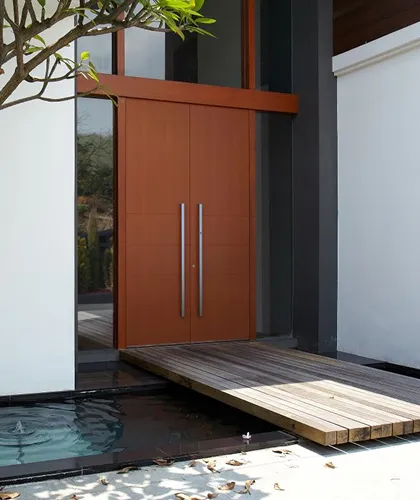 Aluminijasta vrata je mogoče poljubno kombinirati