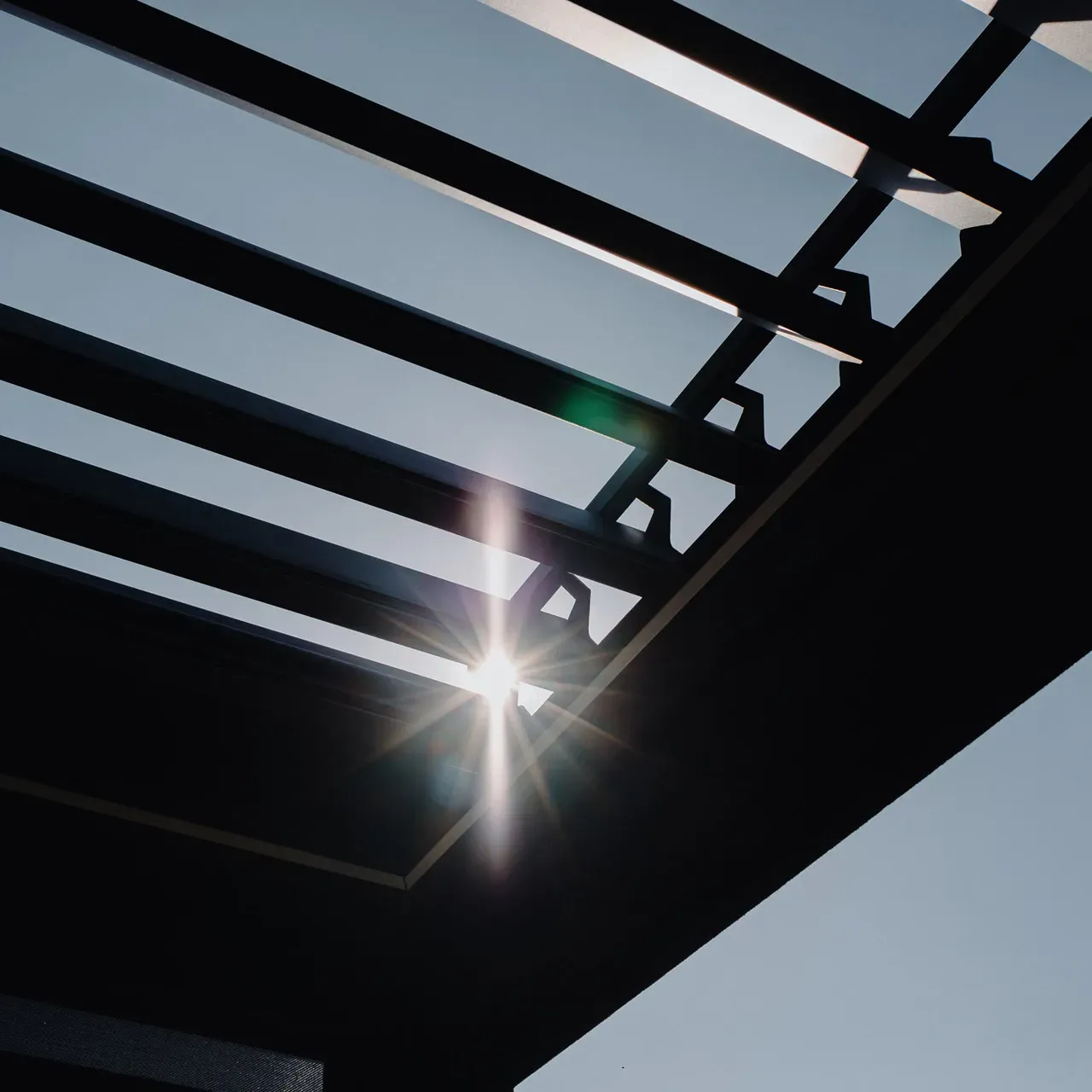 Drehbare Pergola-Lamellen für alle Jahreszeiten