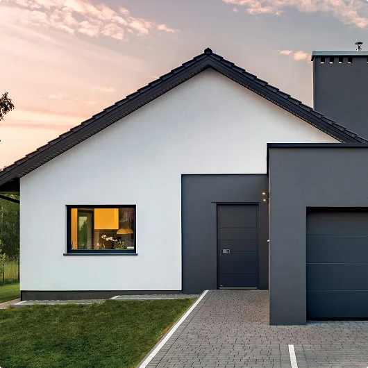 Nebeneingangstur von Pirnar