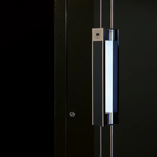 Award-winning OneTouch handle