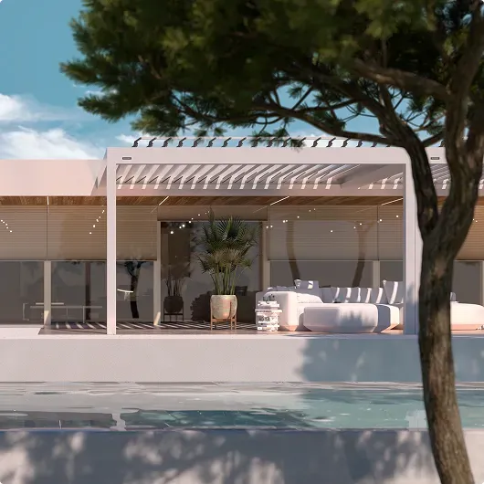 Maßgefertigte Terrassenüberdachung in Weiß am Pool