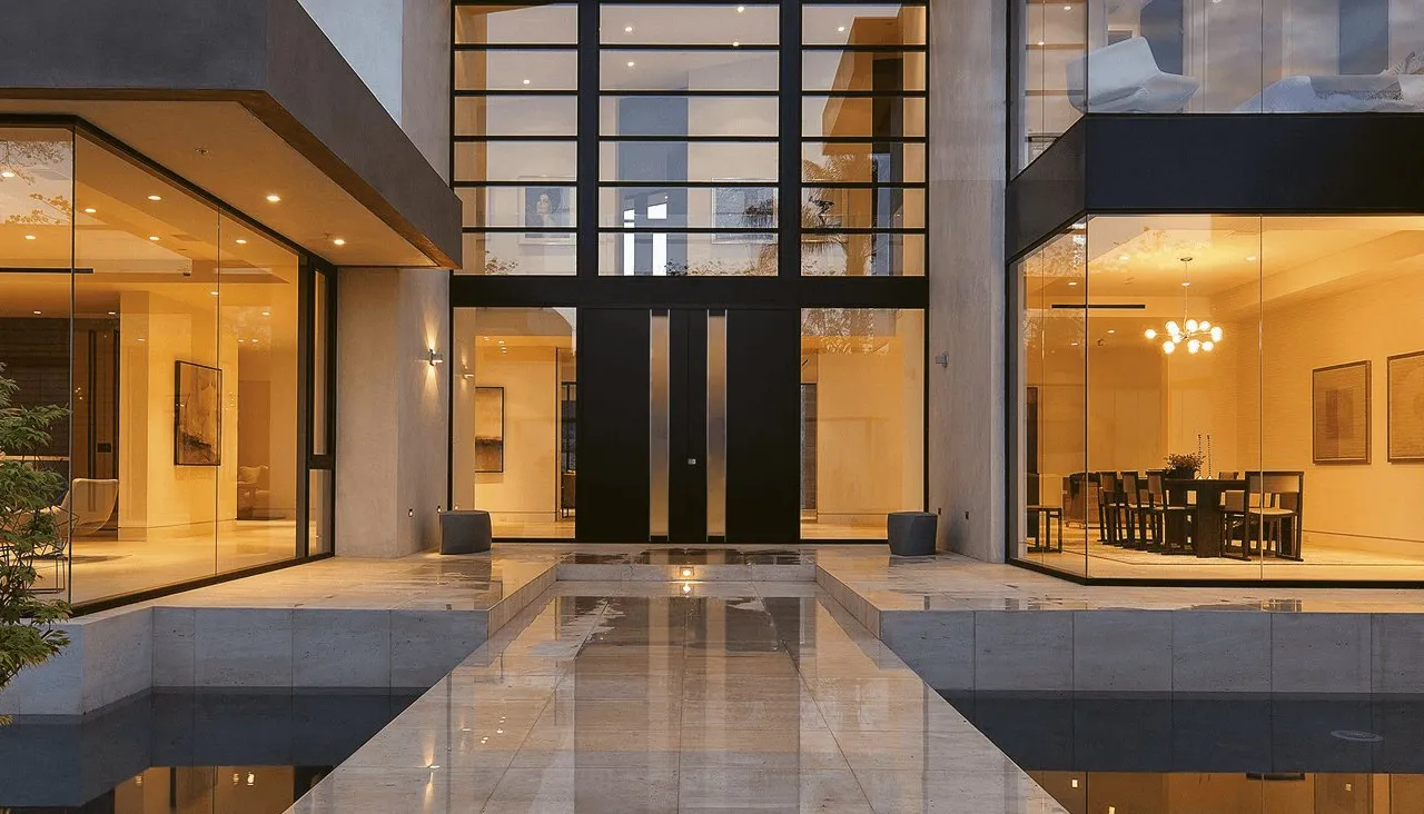 Varnostno VSG steklo na vhodnih vratih