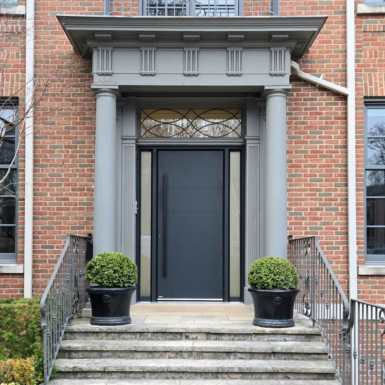 Model reference on a classic entrance