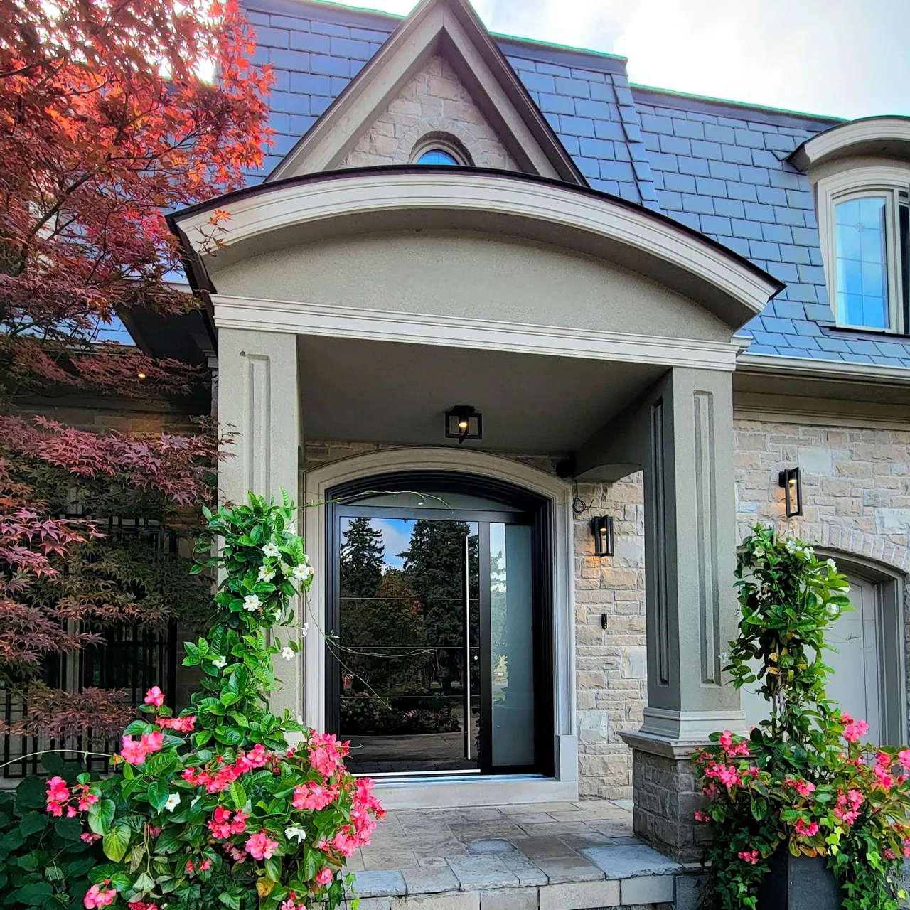 Referenca modela s polkrožnim lokom