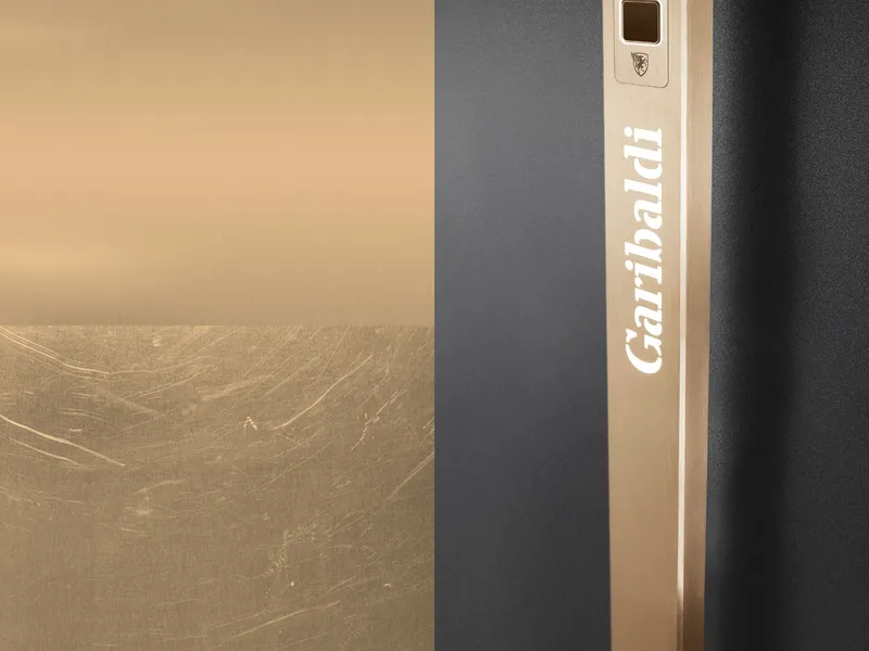 Scratch-resistant door surface