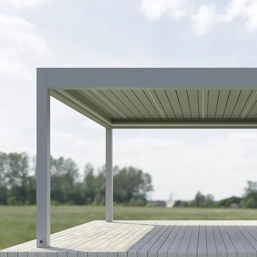Sun sensor for automatic louver adjustment