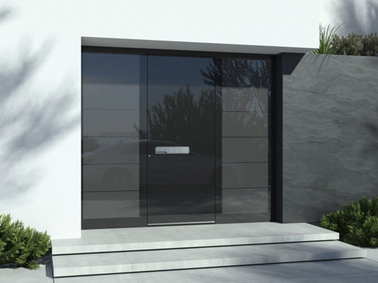 Črna steklena vrata z ravnimi linijami in ročajem, obkrožena z betonskimi stopnicami in kamnito steno.