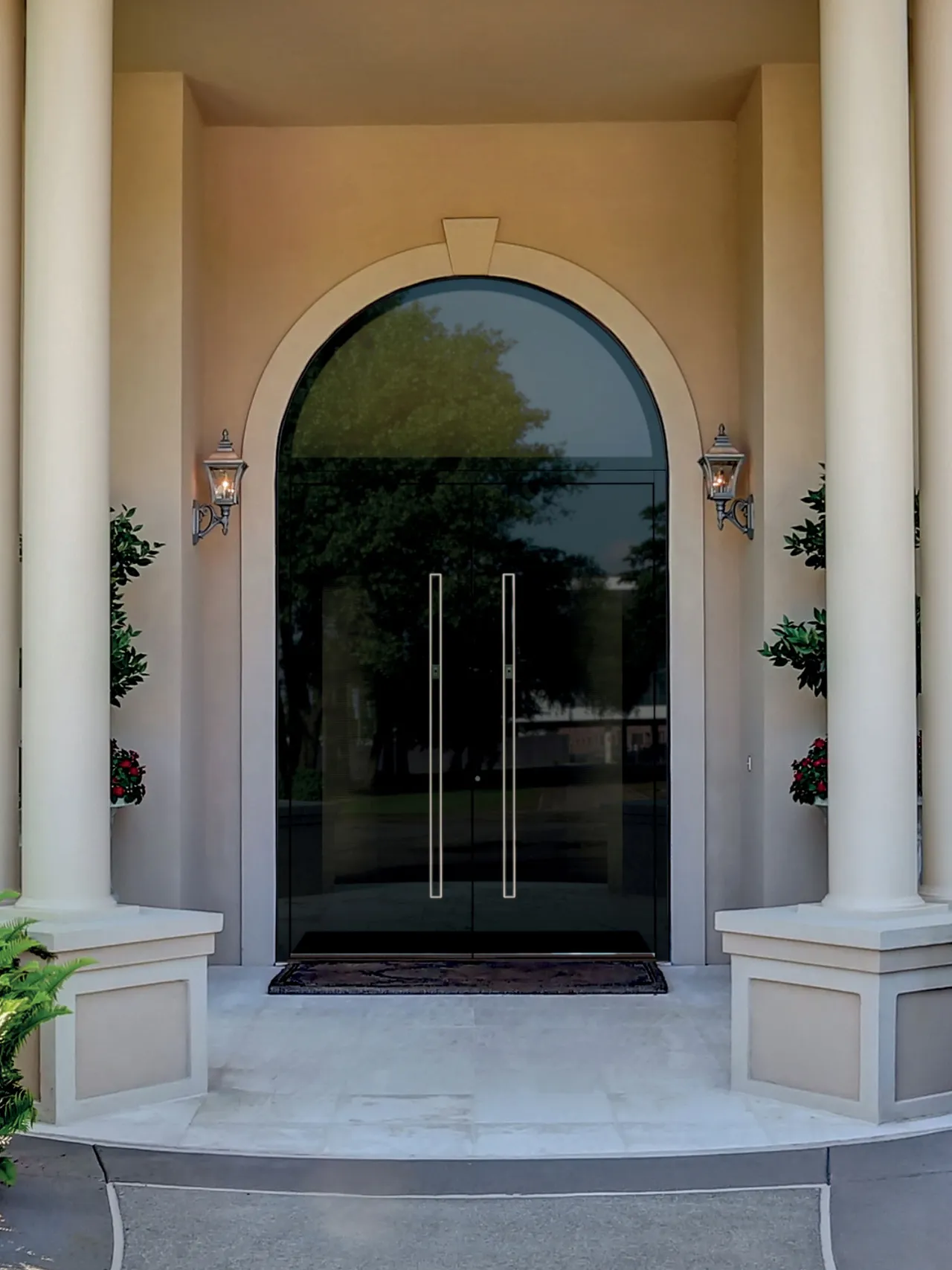 Zasteklitev nad vratnim krilom