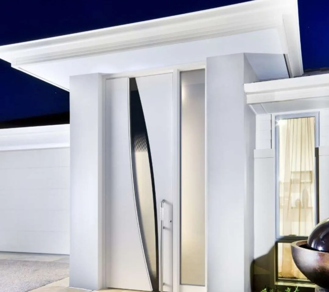 Weiße moderne Haustür